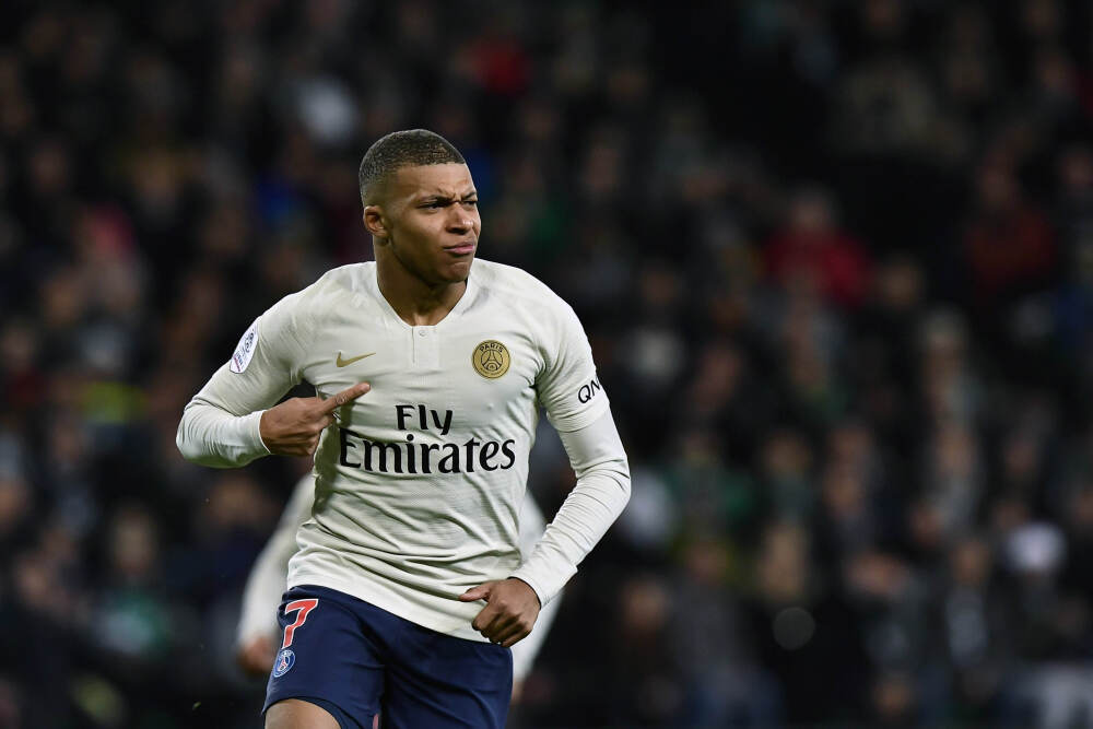 离谱!法国总统府内鬼盗100件国宴珍宝